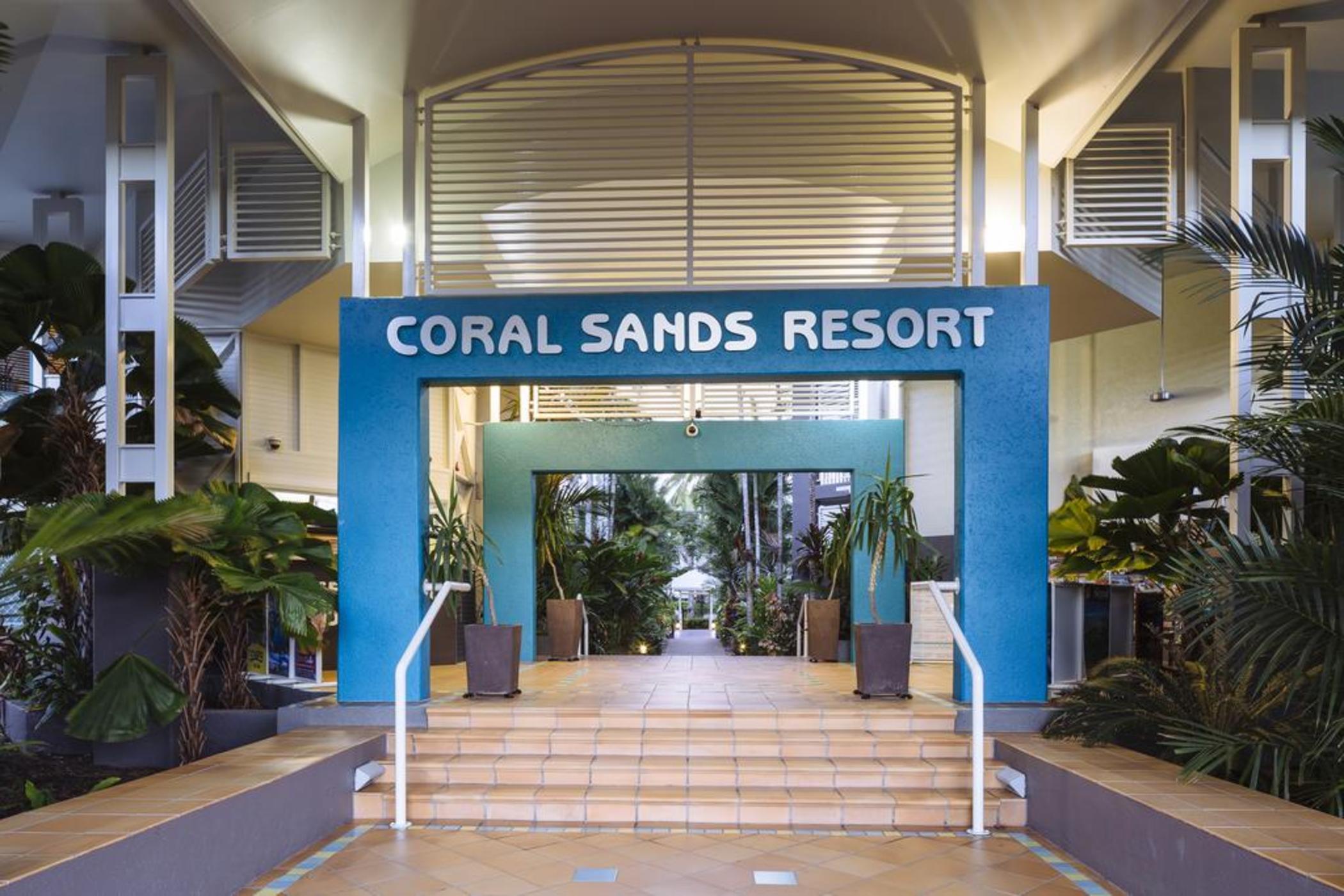 Coral Sands Beachfront Resort Trinity Beach Exteriör bild