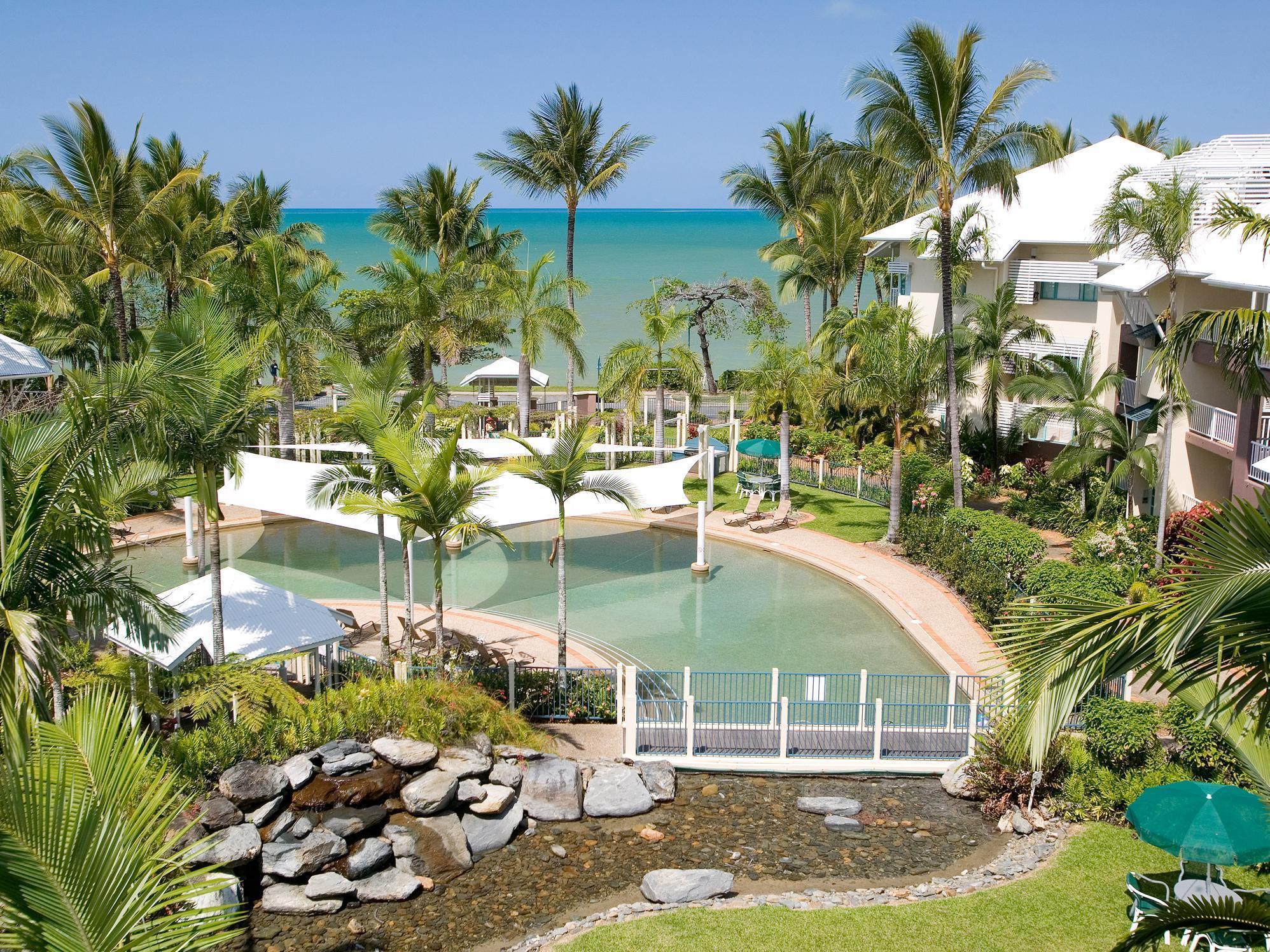 Coral Sands Beachfront Resort Trinity Beach Exteriör bild