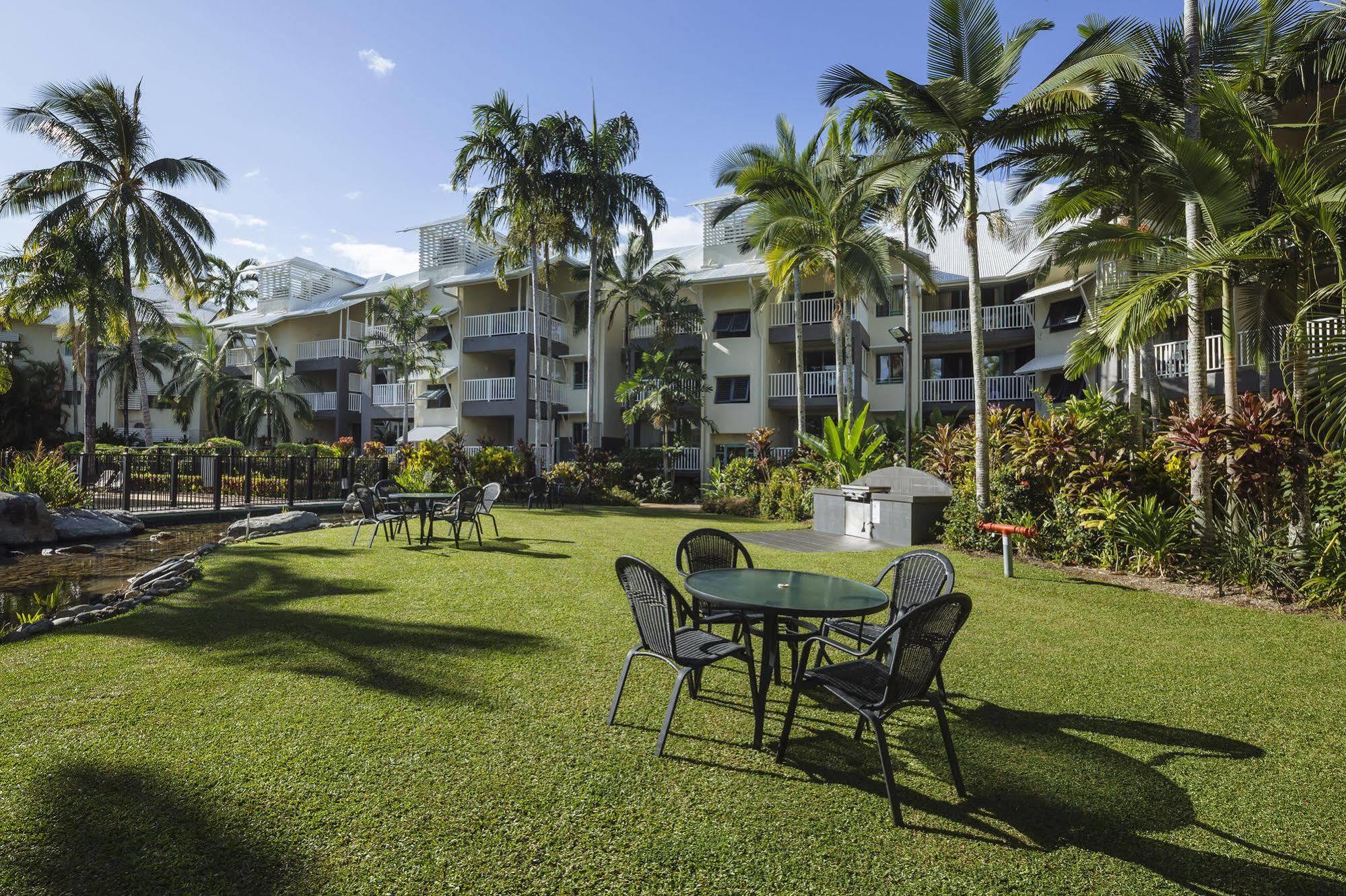 Coral Sands Beachfront Resort Trinity Beach Exteriör bild