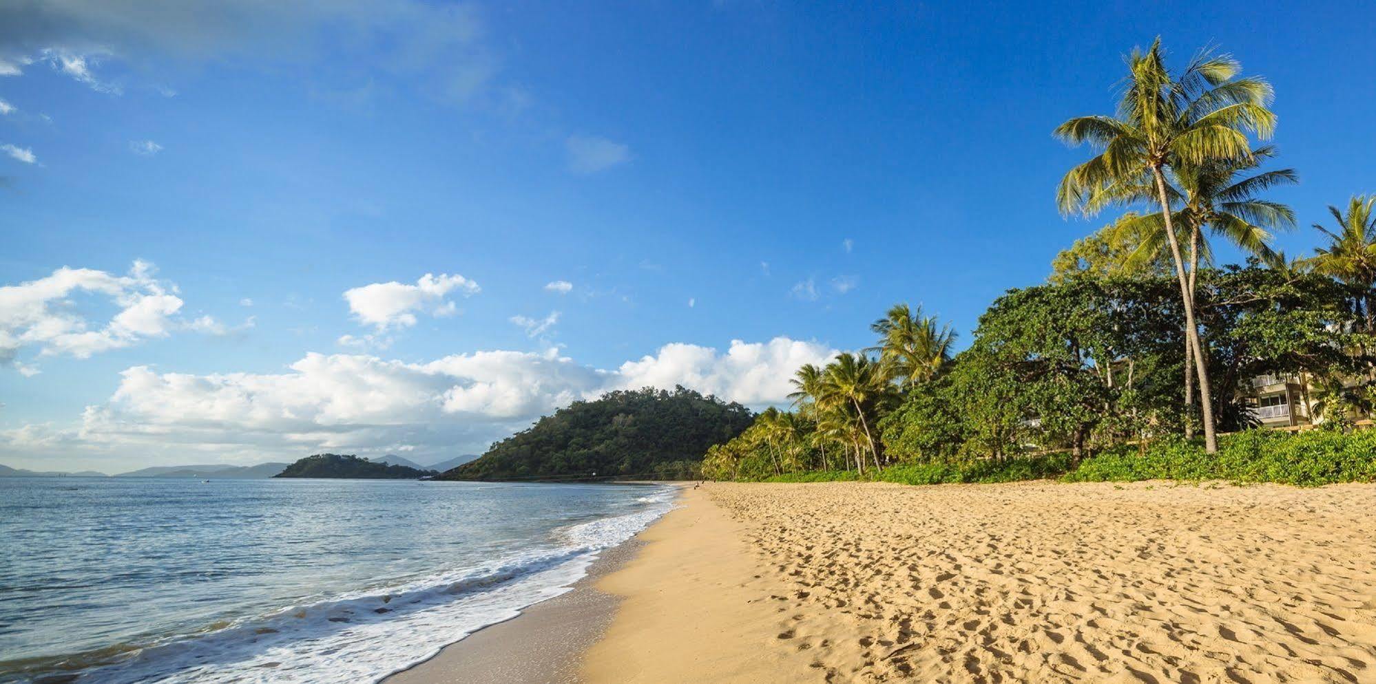 Coral Sands Beachfront Resort Trinity Beach Exteriör bild