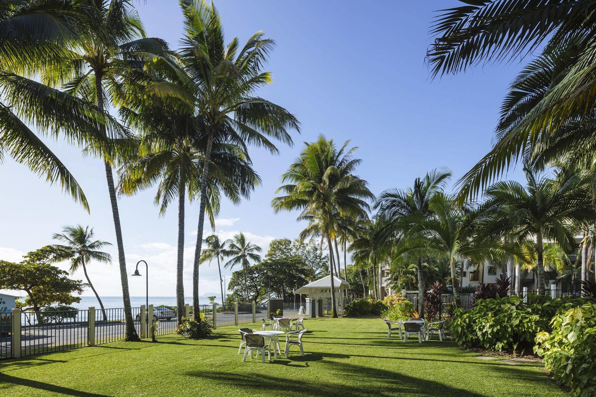 Coral Sands Beachfront Resort Trinity Beach Exteriör bild